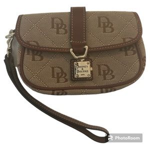 Dooney & Bourke light brown tan monogram wristlet gold front lock